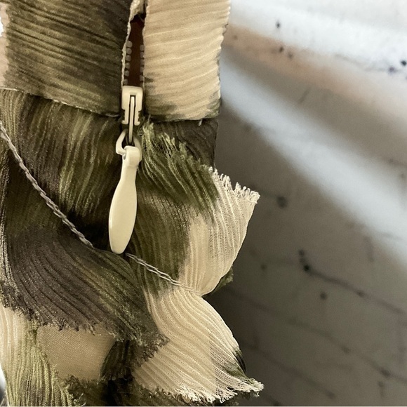 J Crew Women Silk Army Green Camouflage Animal Print Mini Skirt Sz 4 T2 - Picture 8 of 9